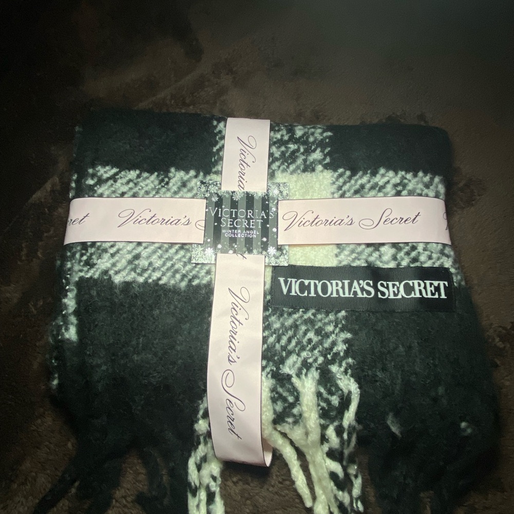 Victoria's Secret Monochrome Knit Scarf